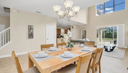 Near Disney - 5BR Home- Games Pool Hot Tub & BBQ - Foto 3