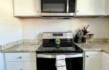 Gated 2BR Condo I 5 min Uptown - Foto 5