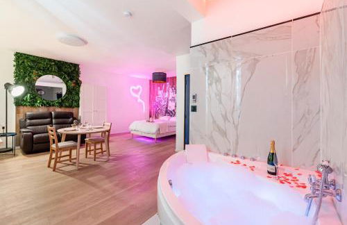 Aurora Lov'Room Proche de Saint Charles - Foto 2