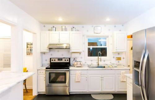 Indy Palm Pad with Patio & Tiki Bar-Mid-Century Charmer-Family Friendly - Foto 11