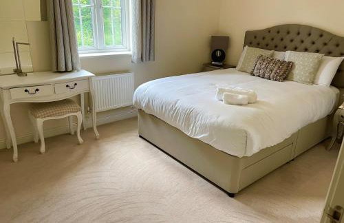 Luxurious Executive 5 Bedroom Whole Home - For 10 - Foto 10