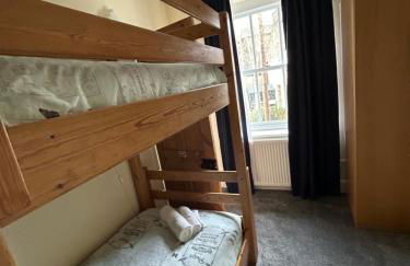 The Buxton Retreat A Luxurious 3-Storey Townhouse with Four Poster Bed and Double Jacuzzi Bath" - Photo 9