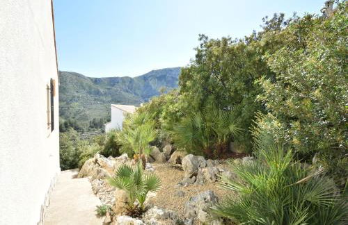 Peaceful Villa with Private Pool - Foto 28