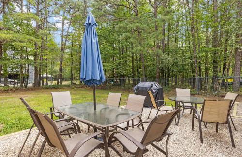 Lake Escape Family & Pet Friendly with Dock Access - Photo 17