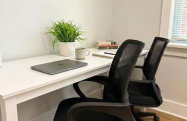 Cozy Walk up King Bed Fast Wifi - Foto 8