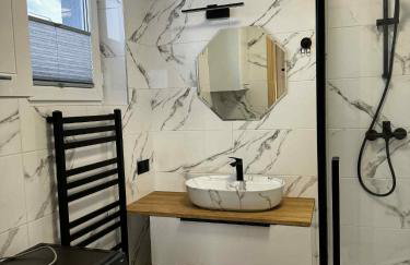 Domek w ogródku z prywatną balią z hydromasażem - Foto 13