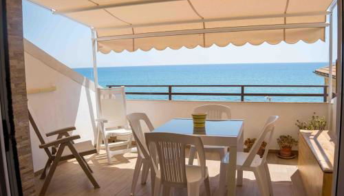 Terrazza finemente ristrutturata di fronte al mare - Foto 1