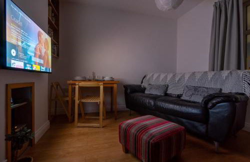 Luxury 1st floor modern flat, close to city with free parking - Photo 15