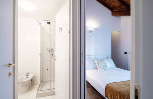 Lake Nest - by MyHomeInComo - Photo 15