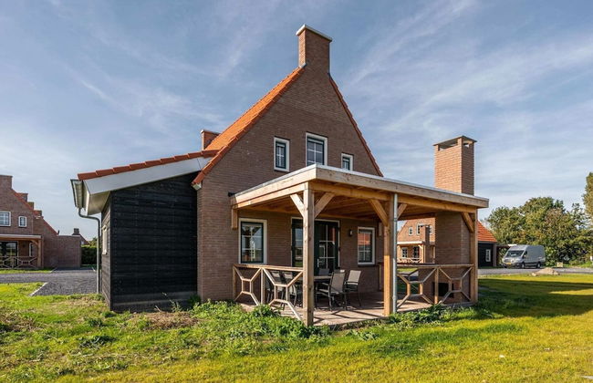 Villa With hot tub and Sauna, on a Holiday Park - Foto 1