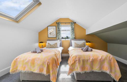 4-Bedroom Stunning Luxe, Spacious & Stylish Design House Bolton, Sleeps 11, with Parking Central Bolton, Links to Manchester, Pet-Friendly, Best For Groups! WORK CONTRACTORS SPECIAL OFFER! - by Blue Puffin Stays - Foto 39