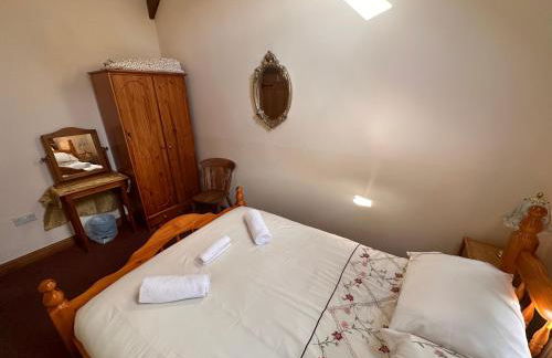 4 beautiful stone built barns sleeping 17 people - Foto 28