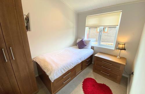 Benarty 11 with Private Hot Tub - Fife - Loch Leven - Lomond Hills - Pet Friendly - Photo 16