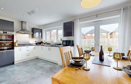 Rare find - new build 3 bedroom house near Cheshire Oaks - Photo 46