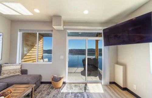 Gorgeous Triplex Unit With Spectacular Lake Views! - Foto 14