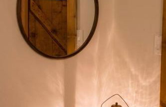 Wildland Zen Den Tiny House Retreat with Fireplace Grill AC Hammock Record Player Musical Instruments Pets OK - Foto 18