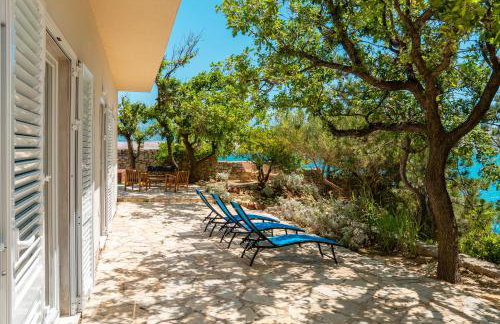 Villa Sortis and boat - Photo 36