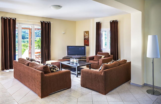 Spacious Villa with Private Pool & Outside Bar near Sea in Sisi - Foto 14