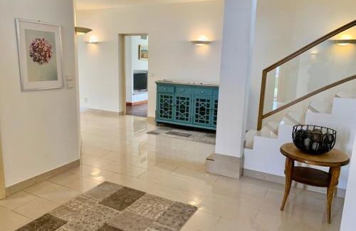 5 Bed Villa, 6 Baths, View and Beautiful Pool - Foto 5