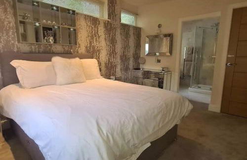 BRANTLEA Detached 4 Bed Home, Hot Tub, Lake View, Parking, Pet Friendly - Foto 18