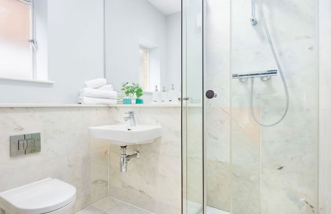 One Bed Serviced Apts near Oxford Street - Photo 11