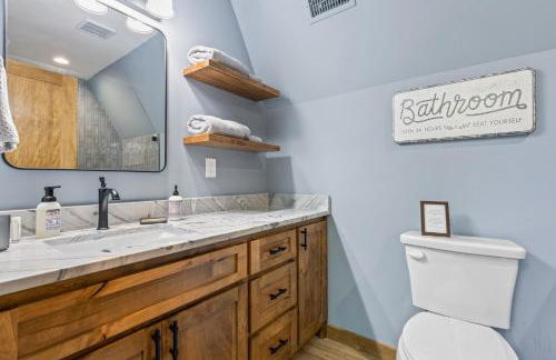 15 min to Town, Creekside, Sauna, Hot Tub, Fire Pit - Foto 26