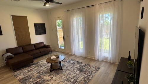 Modern 2 Bedroom All-En-Suite Near Downtown with EV Socket - Photo 5