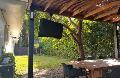 Luxury Miami home with heated pool & BBQ area, close to beaches & sports arenas - Foto 16