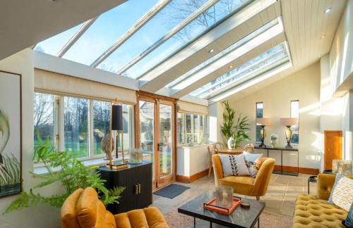 Willowberry Barn - Exclusive Home with Hot Tub - Photo 17