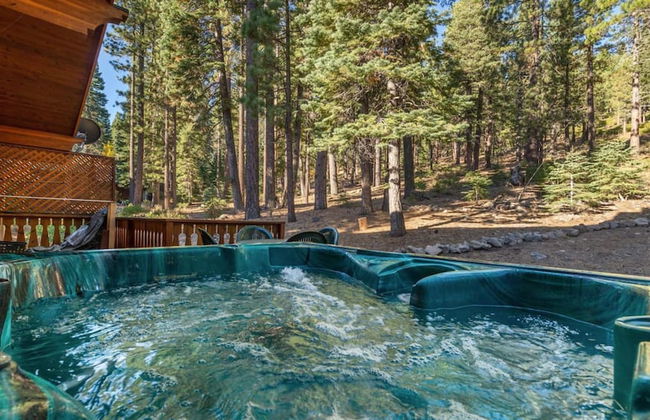 Wolf s Lair by Avantstay Swiss Chalet w Private Hot Tub Access to Northstar Resort Community - Photo 2