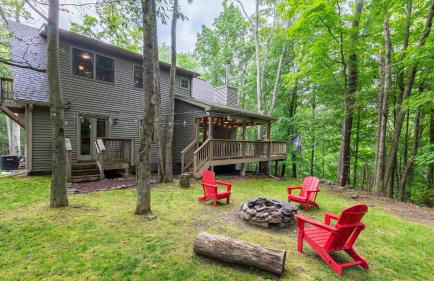 Bear Trail Chalet by Avantstay Retreat w/ Outdoor Living Deck & Fire Pit - Foto 104