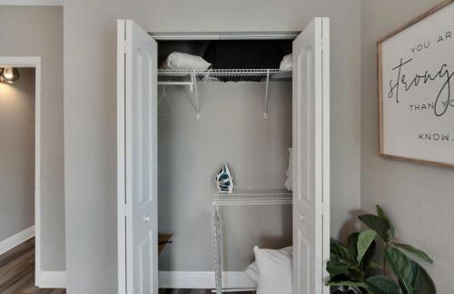 Cozy Bungalow Central Location Near Downtown - Foto 16