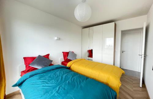 PARIS PANTIN Magnifique Appartement 4 pièces de 108m2 avec 2 PARKING intérieur - très cosy pour 1 à 12 personnes - Entièrement refait à neuf ENTIRE APARTMENT LUXURIOUS AND WARM - PANTIN PARIS 19 ème FREE WIFI GRATUIT - Foto 45