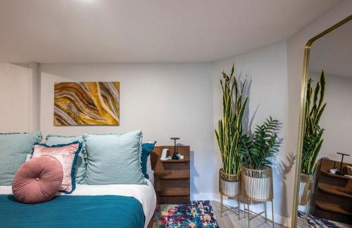 Modern Luxe 3B2B - Hot Tub - Game Room - EV Charger - Walk to Downtown LS - Foto 15