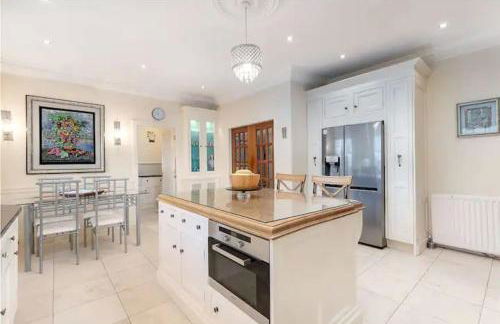 Superb 5 bedroom Villa 16 mins from City Centre - Foto 18