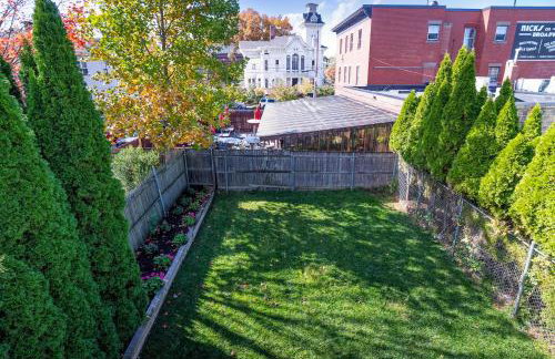 Walk Everywhere | 2-Bedroom House w/ Backyard - Foto 4