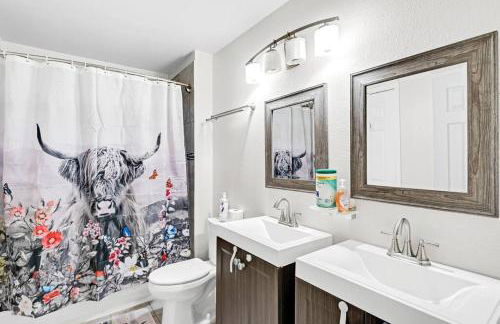 5 BR w/ Pool, close to Six flags, cowboy stadium, Globe Life field - Foto 18