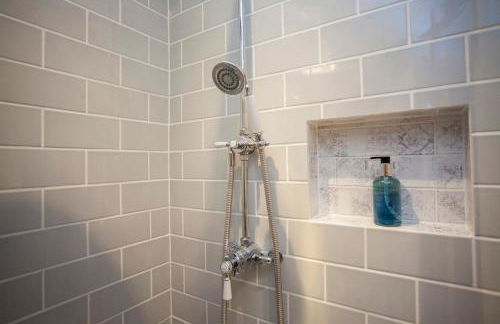 STABLES Stylish comfortable peaceful cottage with parking and outdoor space - Photo 31