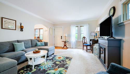 Rachel's Private Hideaway with king bed, kitchen, laundry, parking and big yard - Foto 2