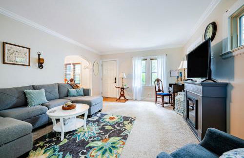 Rachel's Private Hideaway with king bed, kitchen, laundry, parking and big yard - Foto 2