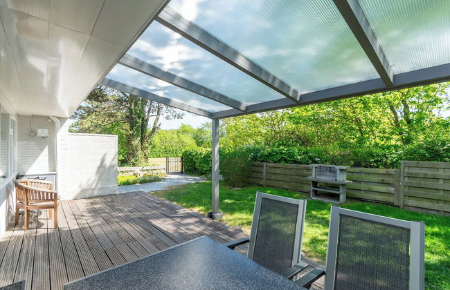 Cozy Holiday Home With Garden - Photo 10