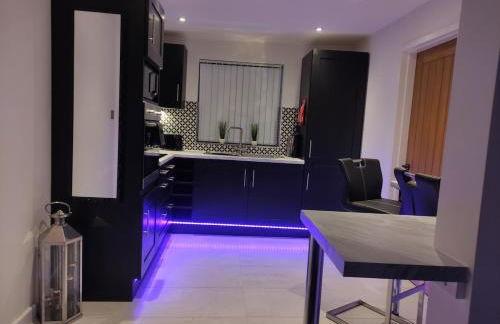 Dream101, Luxury 2 Bedroom apartment - free parking - Foto 17