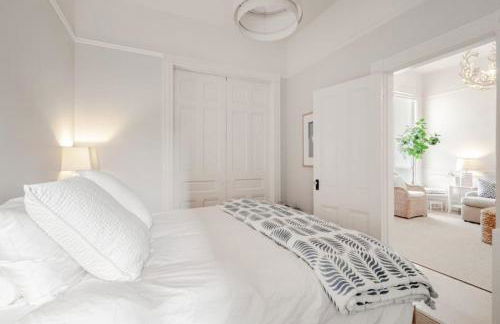 Charming Victorian Oasis with an Elegant and Spacious Haven - Foto 12