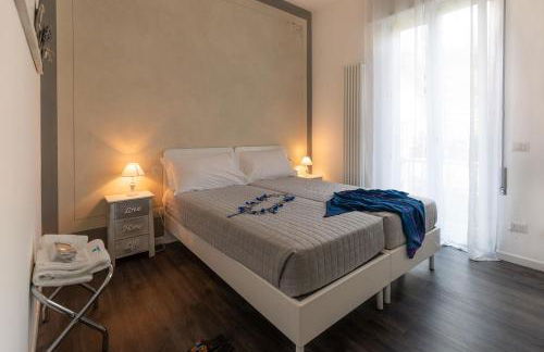 Maji Como Lake - Lake Como Historic Villa Apartments with Pool & Parking, 100m from Ferry & train - Foto 12