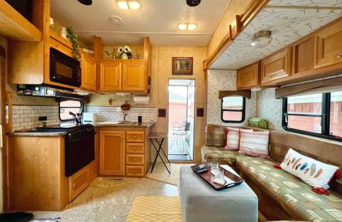 The Glamper Spacious 5th Wheel - Foto 24