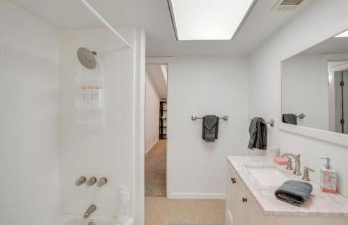 Waterfront Getaway on Lake Elsinore with Swim Spa - Foto 33