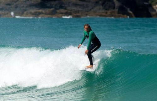 Cliffside 3 Bedroom House with Sea Views - Photo 32