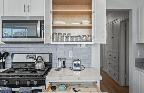 Belmont Shore Getaway with Hot Tub and Firepit - Foto 62