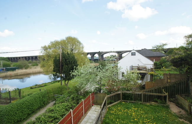 3 Bedroom Holiday Home With River Views - Photo 22