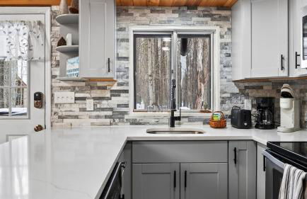 Evergreen Lodge by AvantStay Poconos Lake Cabin Fireplace Large Deck Near Jack Frost Kalahari - Foto 16